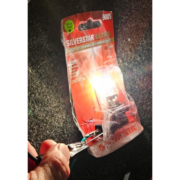 Sylvania 9005 Silver Star Ultra 1 Halogen Lamp - Picture 2 of 2